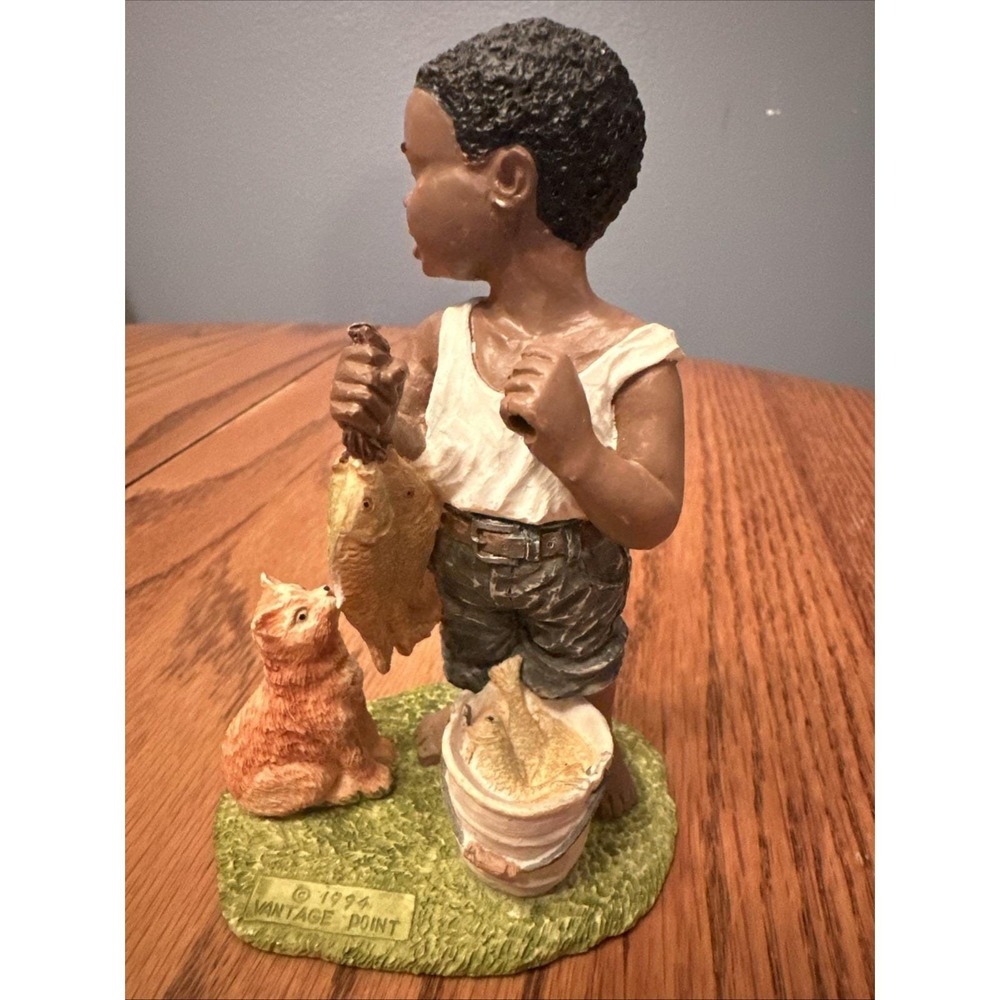 Vantage Point Fishing Boy Figurine 1994 Multicolor Excellent Black Americana - Picture 4 of 7